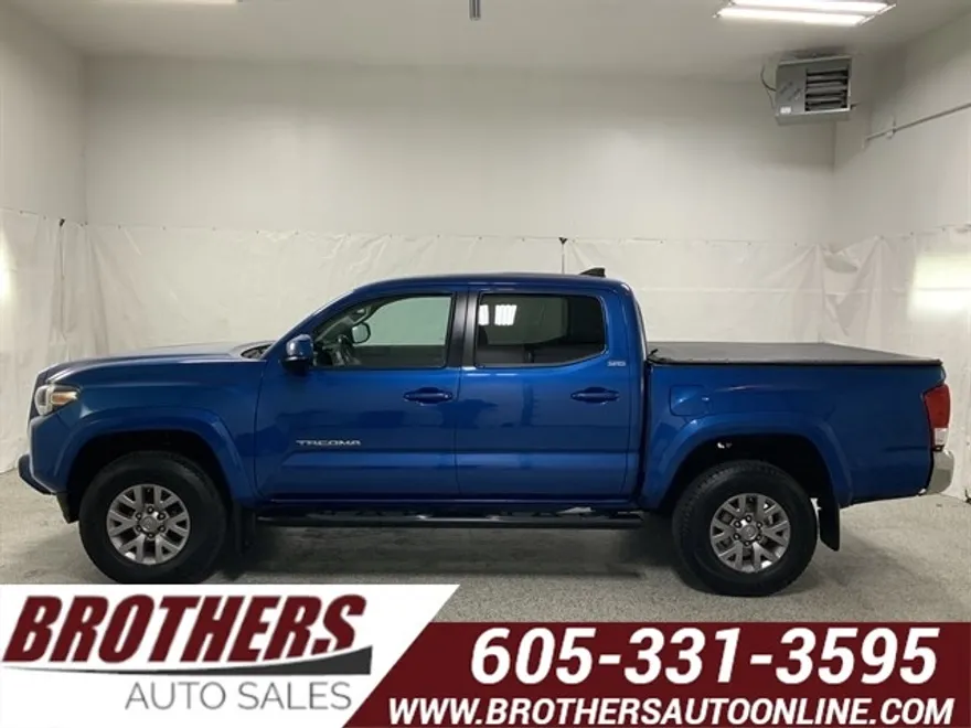 2016 Toyota Tacoma SR5 photo 1