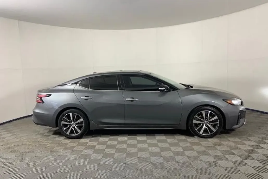 2019 Nissan Maxima SV photo 1