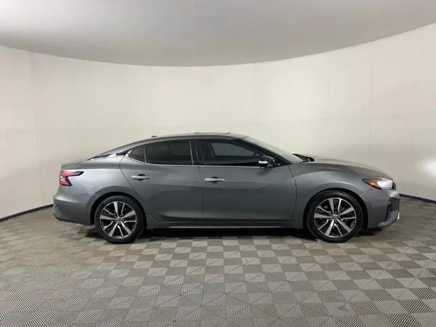 2019 Nissan Maxima SV photo 1