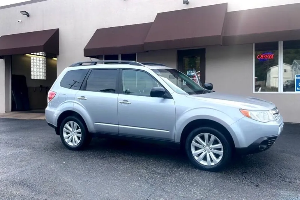 2012 Subaru Forester 2.5X Limited photo 1