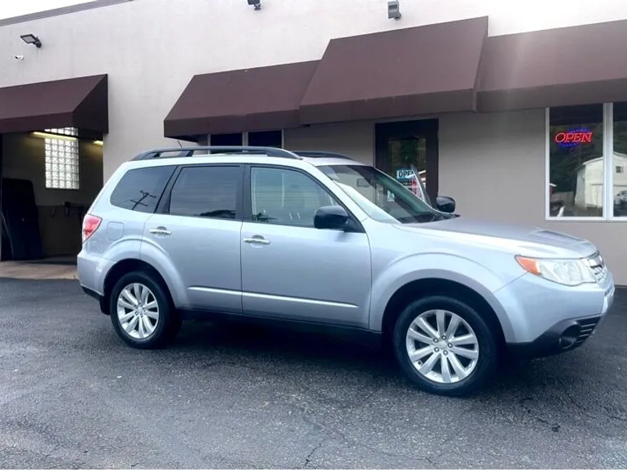2012 Subaru Forester 2.5X Limited photo 1