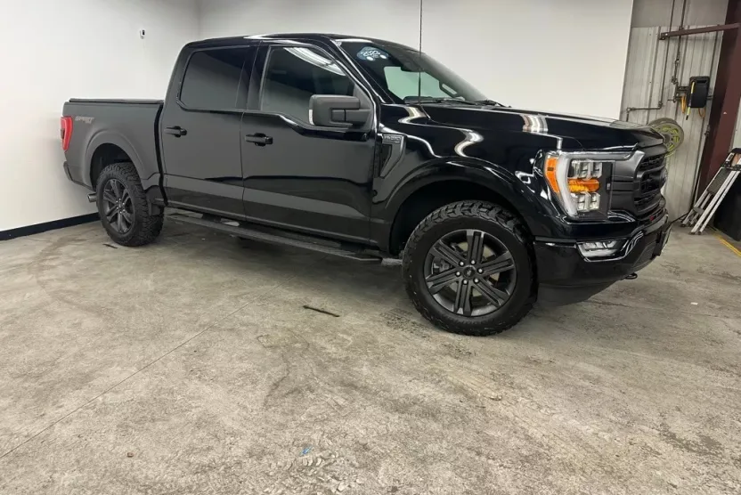 2023 Ford F-150 XLT photo 1