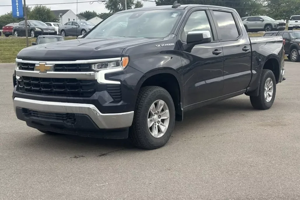 2022 Chevrolet Silverado 1500 LT photo 1