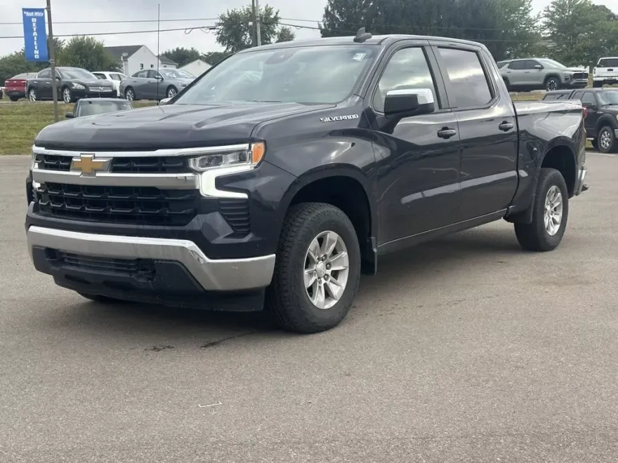 2022 Chevrolet Silverado 1500 LT photo 1