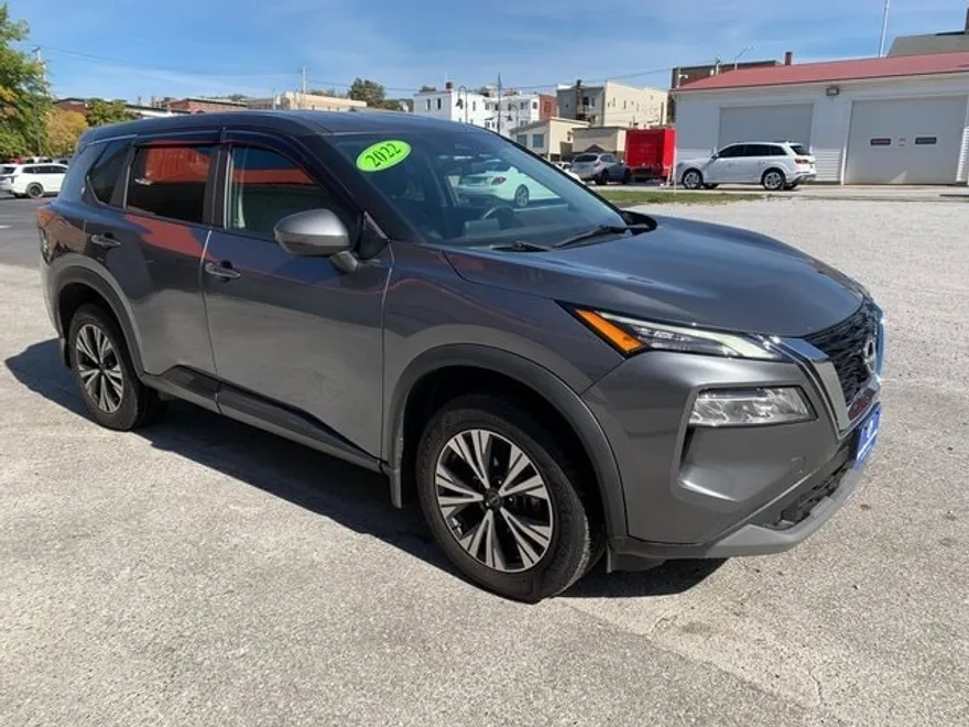 2022 Nissan Rogue AWD SV photo 1