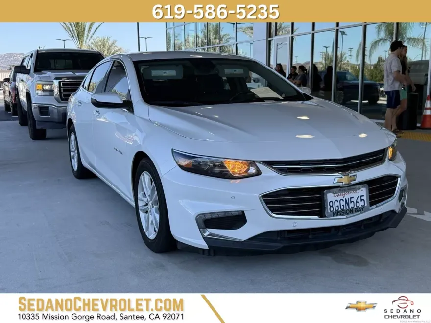 2018 Chevrolet Malibu Hybrid photo 1
