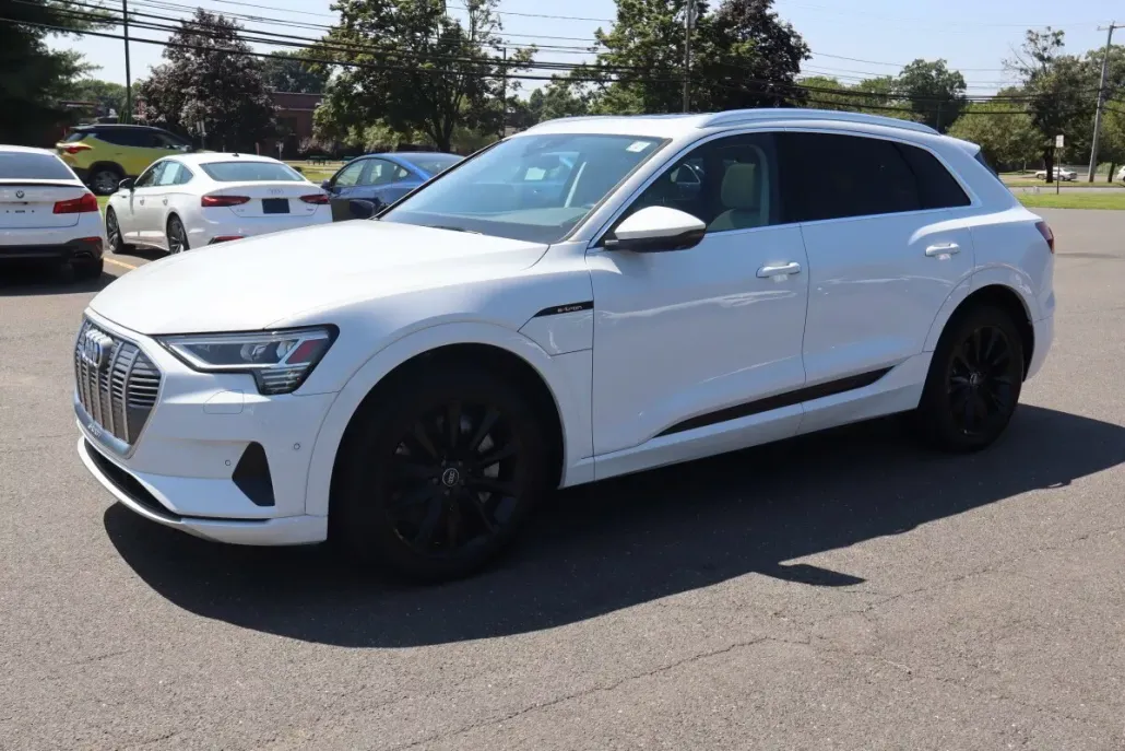 2021 Audi e-tron Premium Plus photo 1