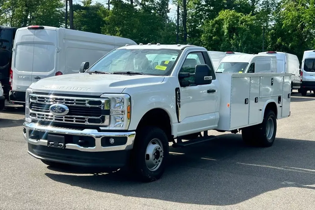 2024 Ford F-350 photo 1