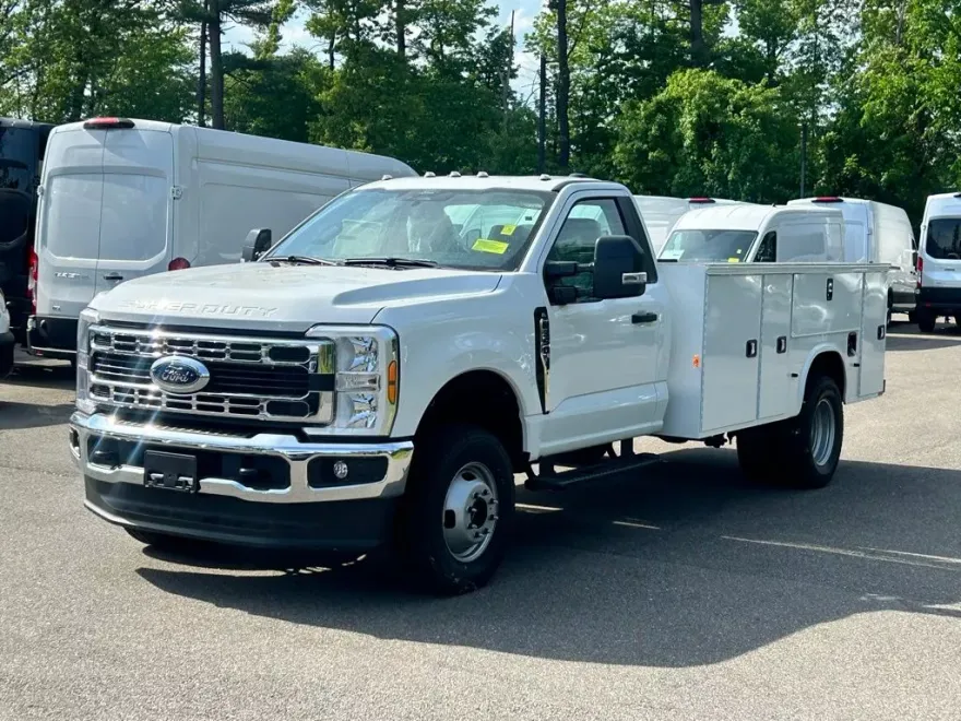 2024 Ford F-350 photo 1