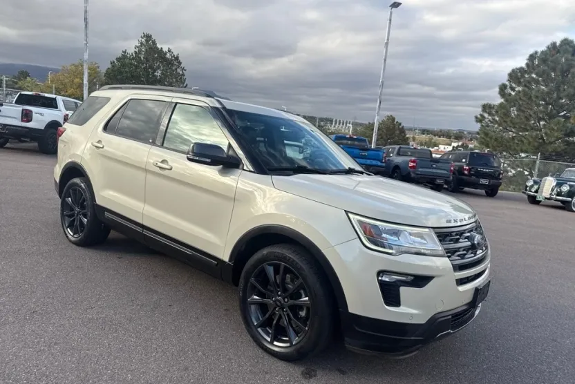 2018 Ford Explorer XLT photo 1