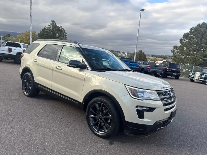 2018 Ford Explorer XLT photo 1