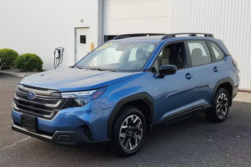 2025 Subaru Forester Base photo 1