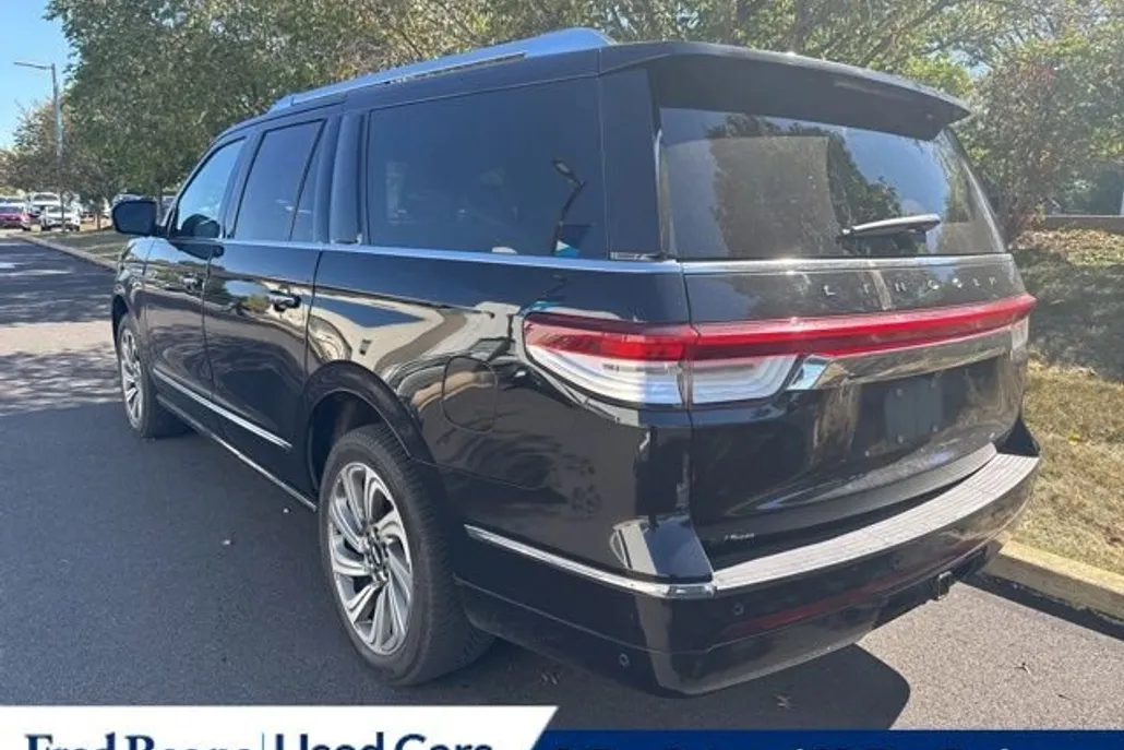 2022 Lincoln Navigator L Standard photo 1