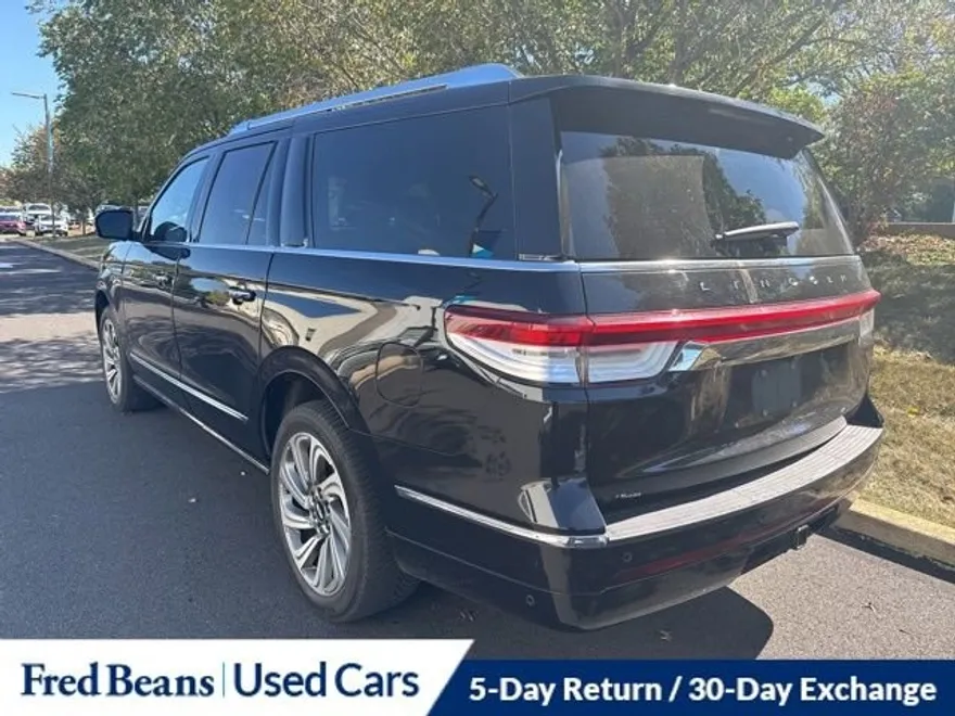 2022 Lincoln Navigator L Standard photo 1