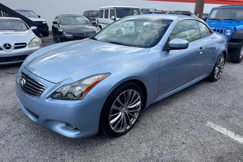 2011 Infiniti G37 Convertible photo 1