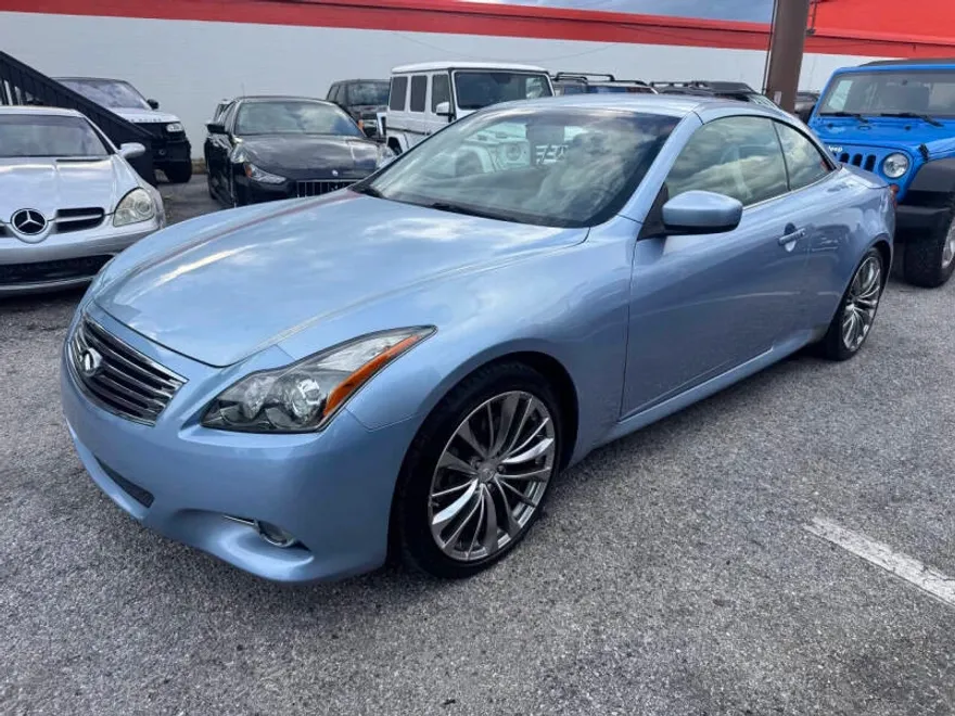 2011 Infiniti G37 Convertible photo 1