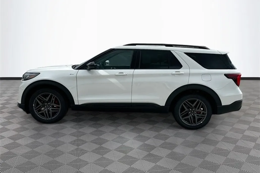2025 Ford Explorer ST-Line photo 1