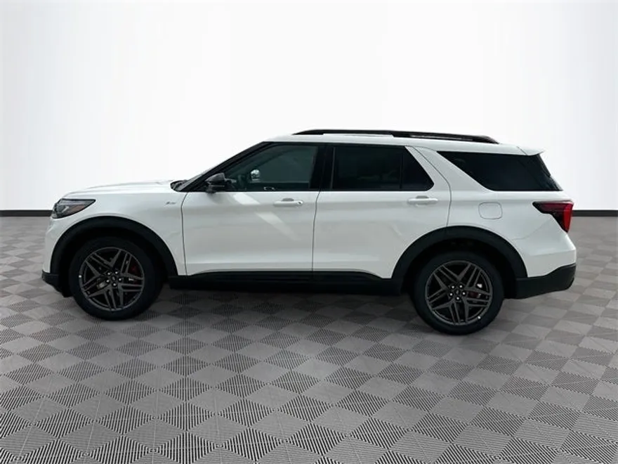 2025 Ford Explorer ST-Line photo 1