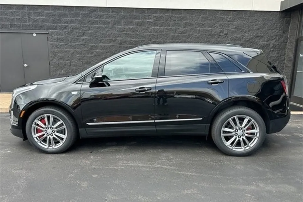 2025 Cadillac XT5 Sport photo 1