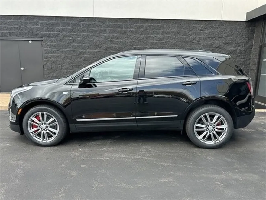 2025 Cadillac XT5 Sport photo 1