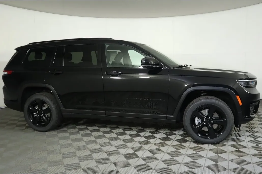 2025 Jeep Grand Cherokee Altitude photo 1