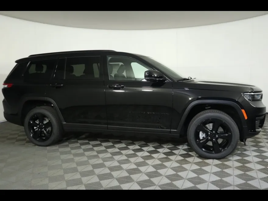 2025 Jeep Grand Cherokee Altitude photo 1