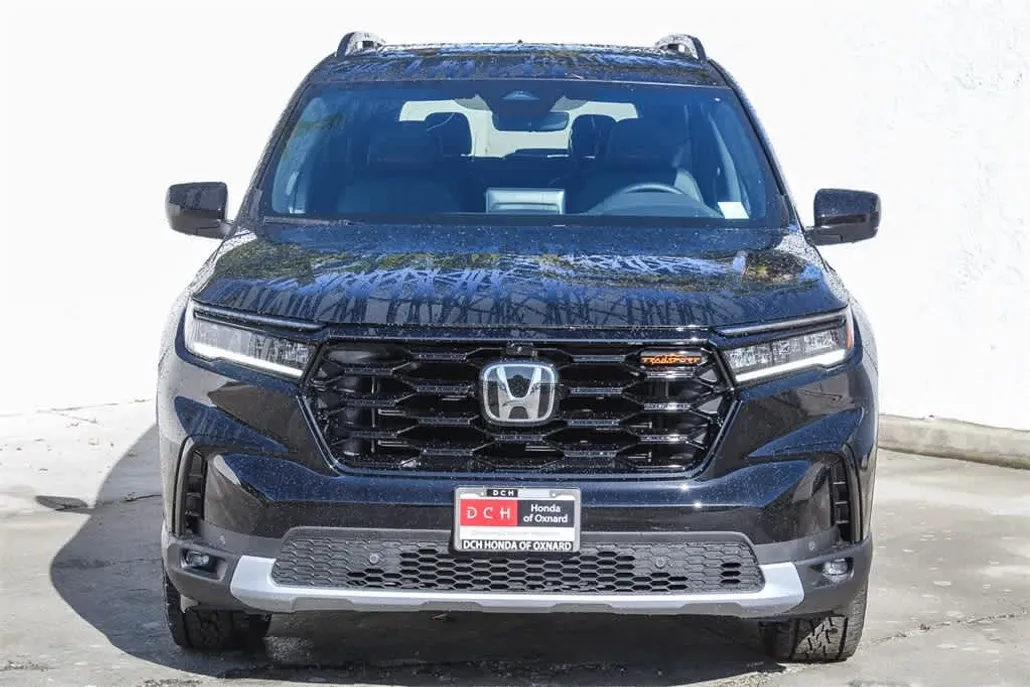 2025 Honda Pilot TrailSport photo 1