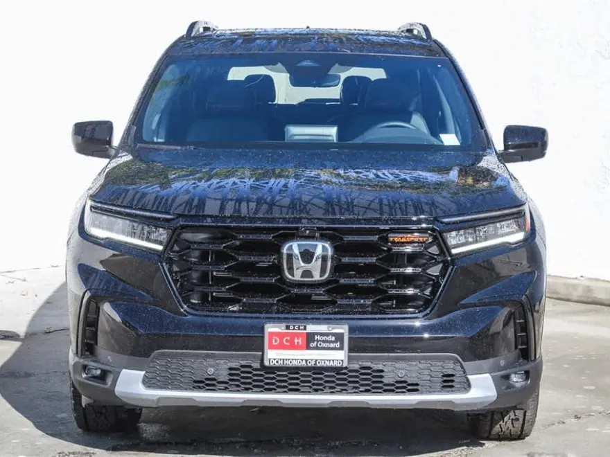 2025 Honda Pilot TrailSport photo 1