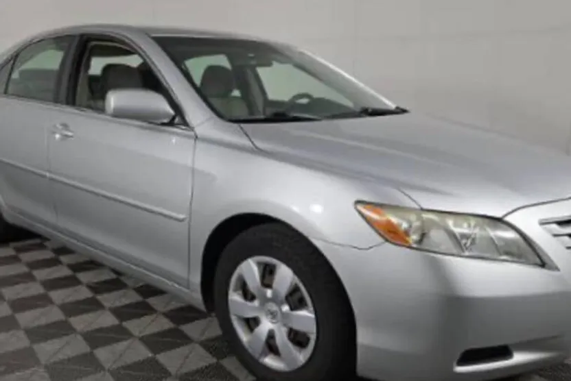 2009 Toyota Camry LE photo 1