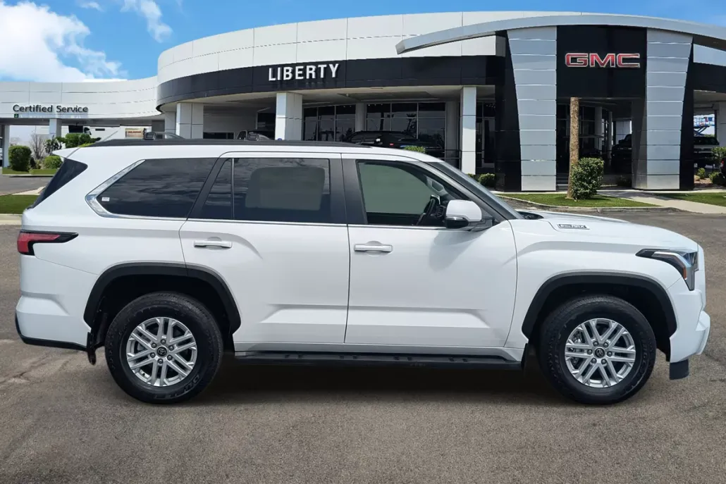 2024 Toyota Sequoia SR5 photo 1
