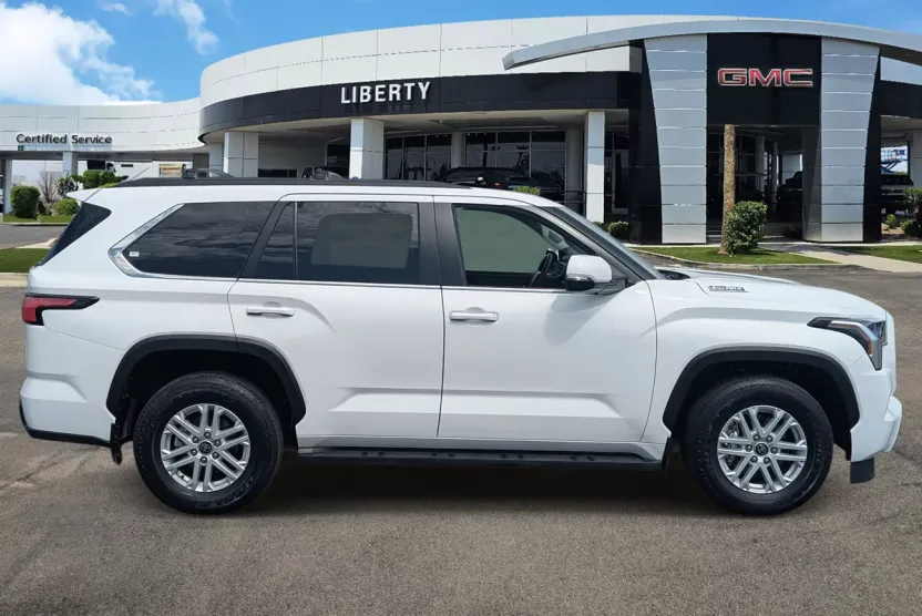 2024 Toyota Sequoia SR5 photo 1