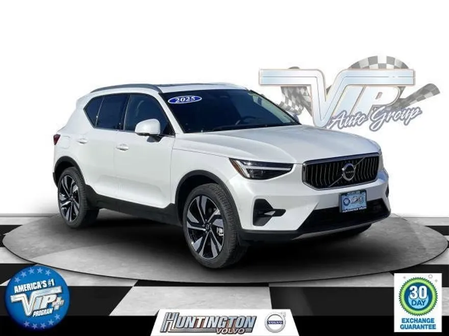 2025 Volvo XC40 photo 1