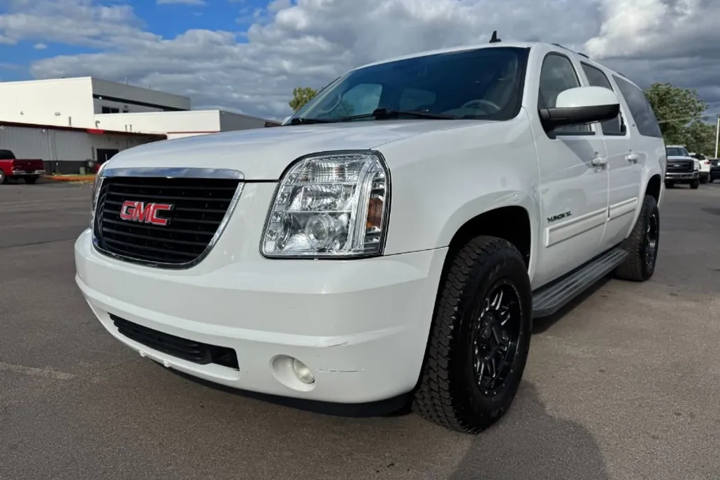2010 Gmc Yukon XL 1500 SLT photo 1