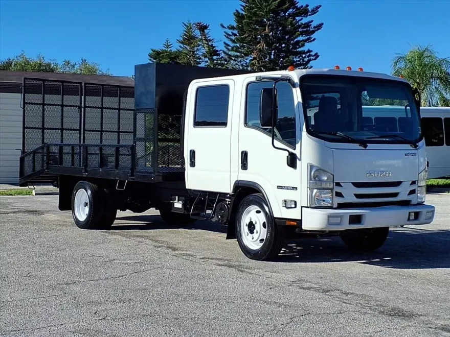 2018 Isuzu NPR photo 1