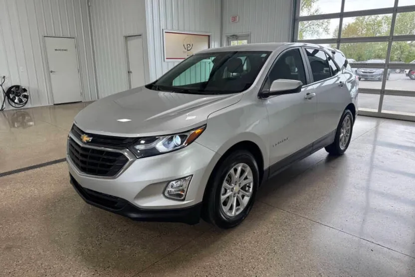 2021 Chevrolet Equinox LT photo 1