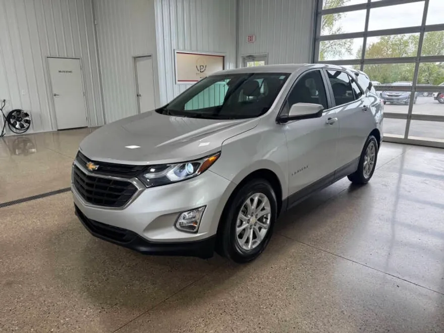 2021 Chevrolet Equinox LT photo 1
