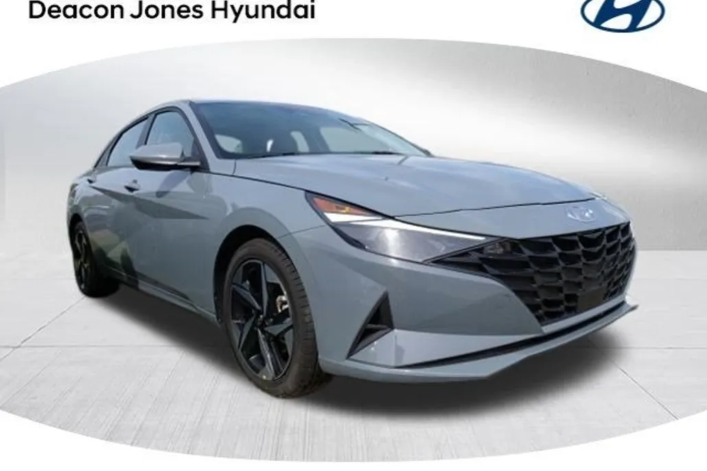 2023 Hyundai Elantra SEL photo 1
