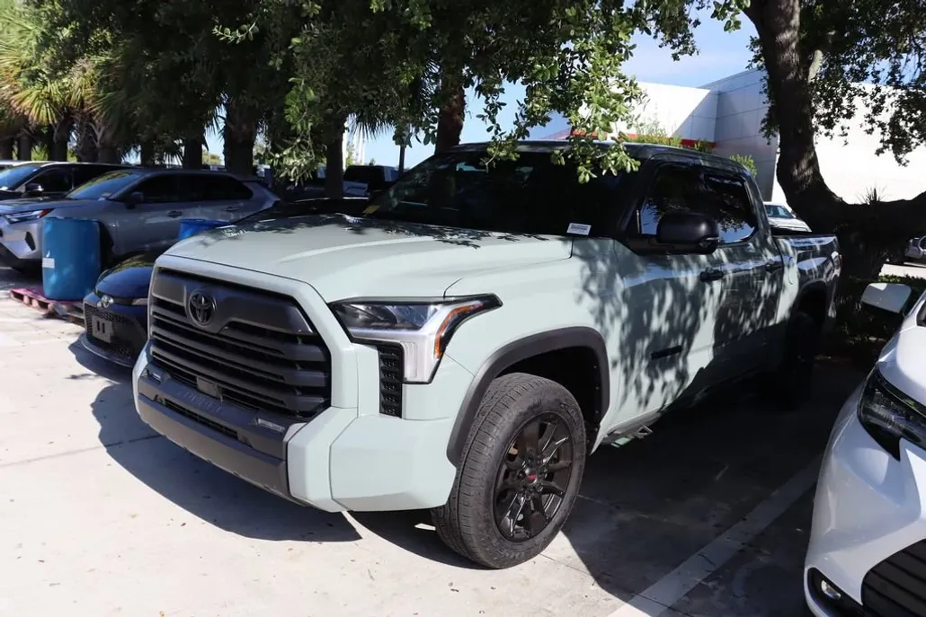 2024 Toyota Tundra SR5 photo 1