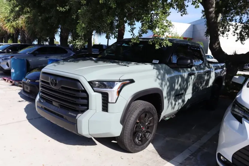 2024 Toyota Tundra SR5 photo 1