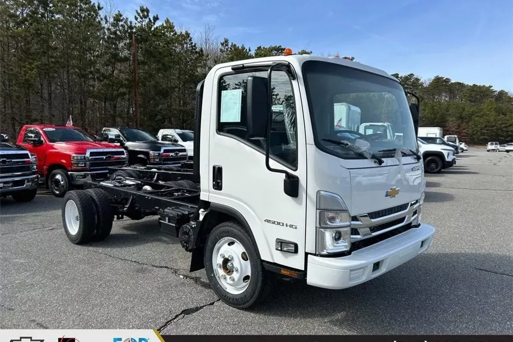 2025 Chevrolet Silverado 4500HD Base photo 1
