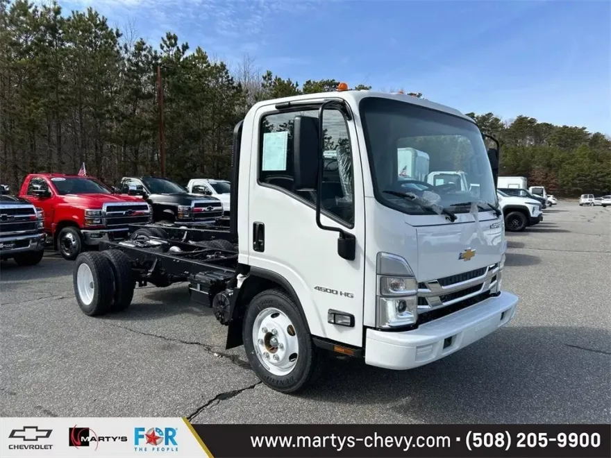 2025 Chevrolet Silverado 4500HD Base photo 1