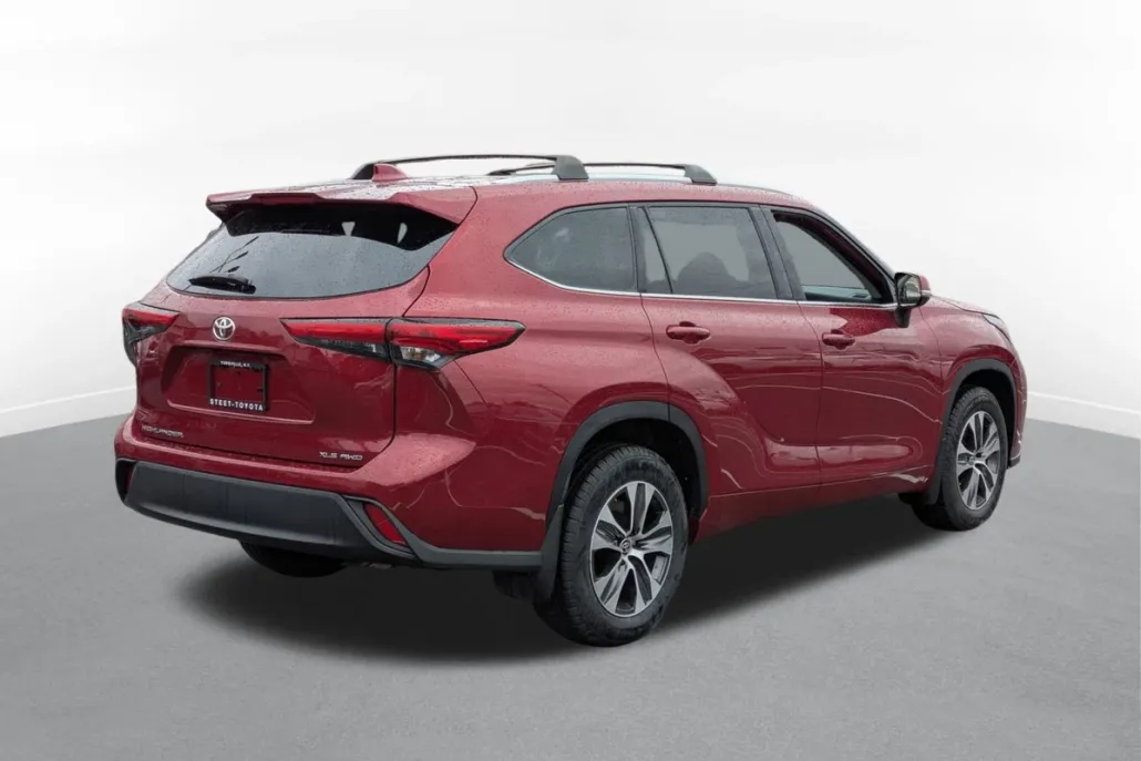 2022 Toyota Highlander XLE photo 1