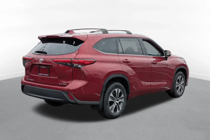 2022 Toyota Highlander XLE photo 1