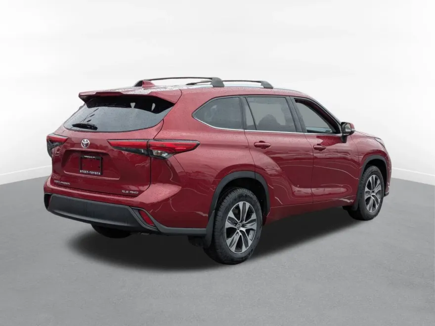 2022 Toyota Highlander XLE photo 1