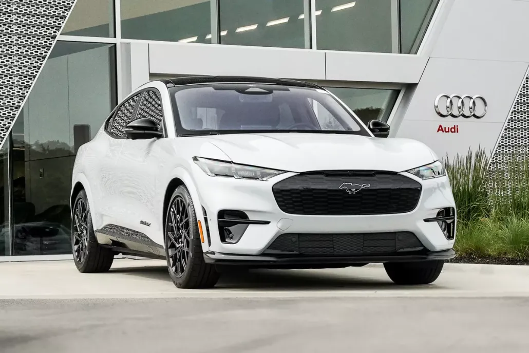 2023 Ford Mustang Mach-E GT photo 1