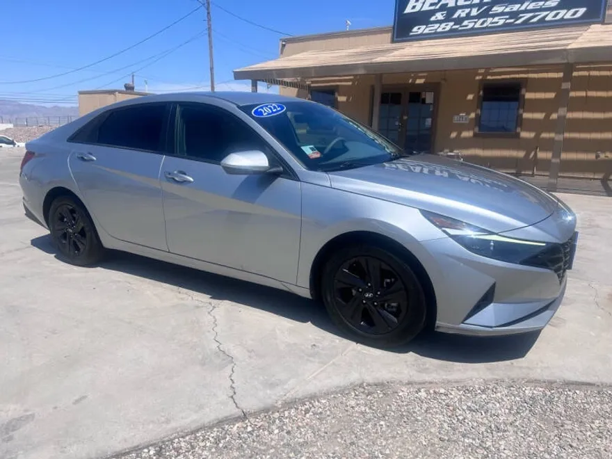 2022 Hyundai Elantra SEL photo 1
