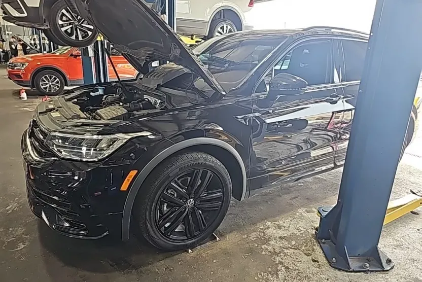 2022 Volkswagen Tiguan SE R-Line Black photo 1