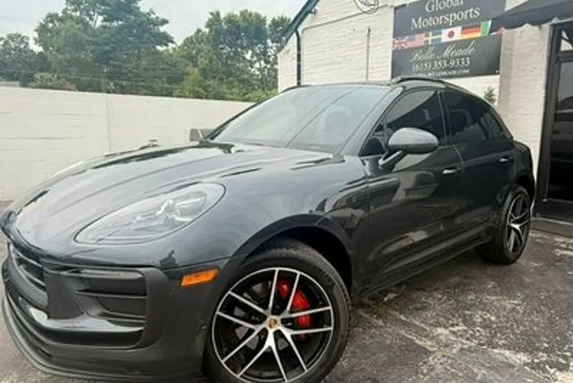 2023 Porsche Cayenne GTS photo 1
