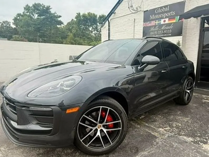 2023 Porsche Cayenne GTS photo 1