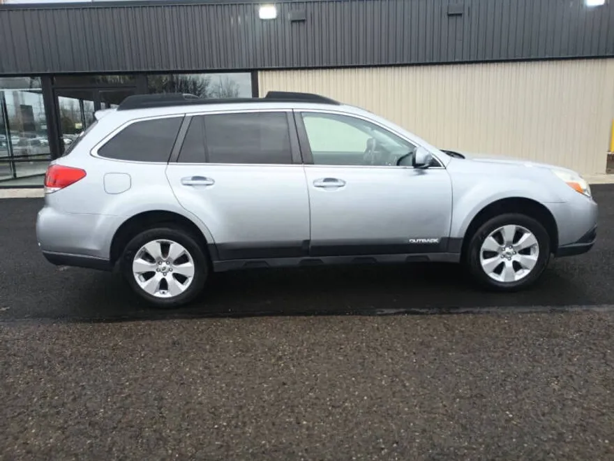 2012 Subaru Outback 2.5i Limited photo 1